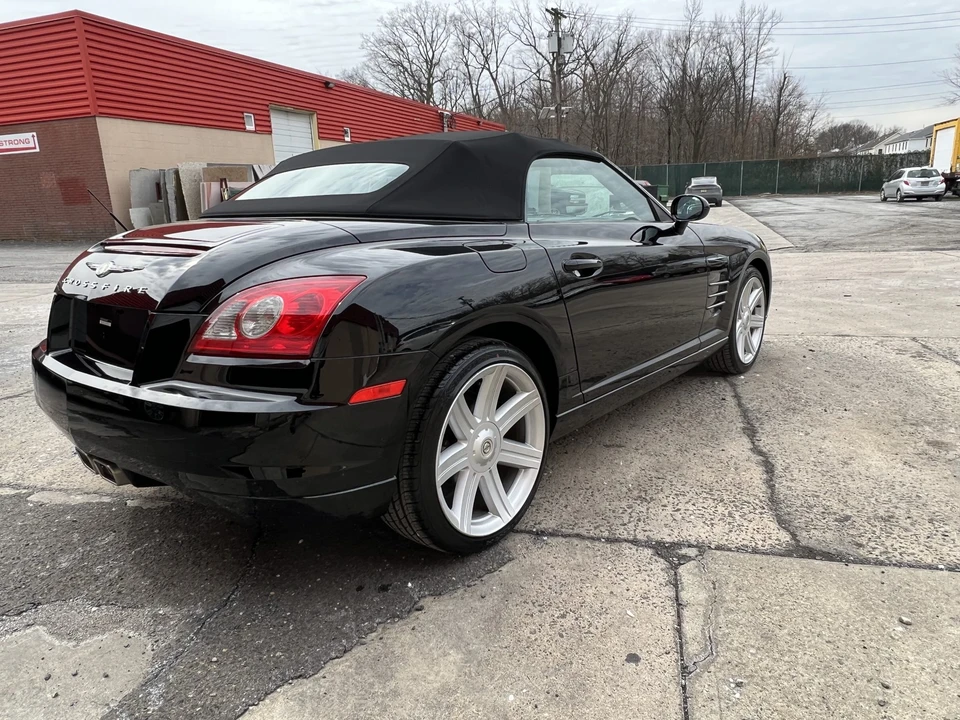 2005 Chrysler Crossfire - Image 7 of 31