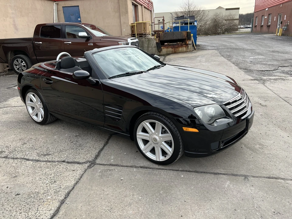 2005 Chrysler Crossfire - Image 18 of 31