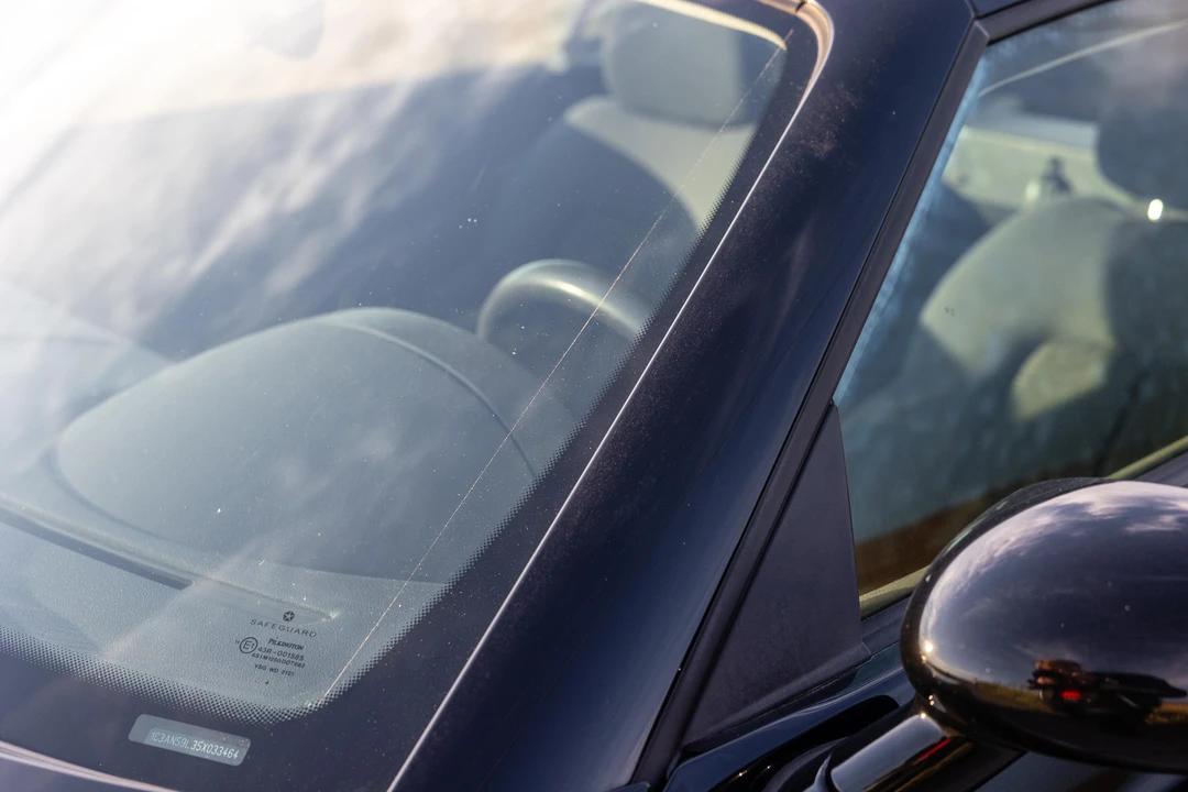 2005 Chrysler Crossfire - Image 17 of 31
