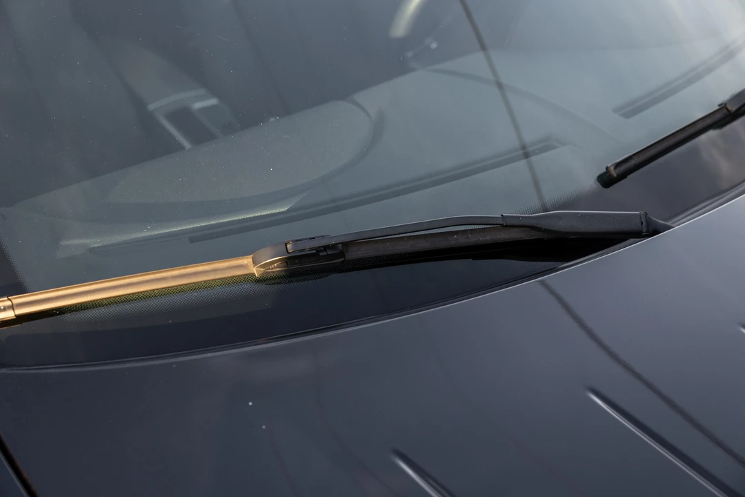 2005 Chrysler Crossfire - Image 15 of 31