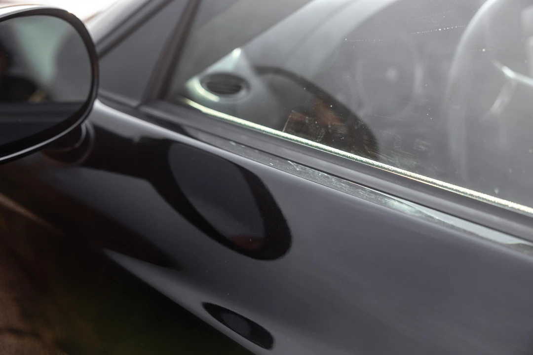 2005 Chrysler Crossfire - Image 23 of 31