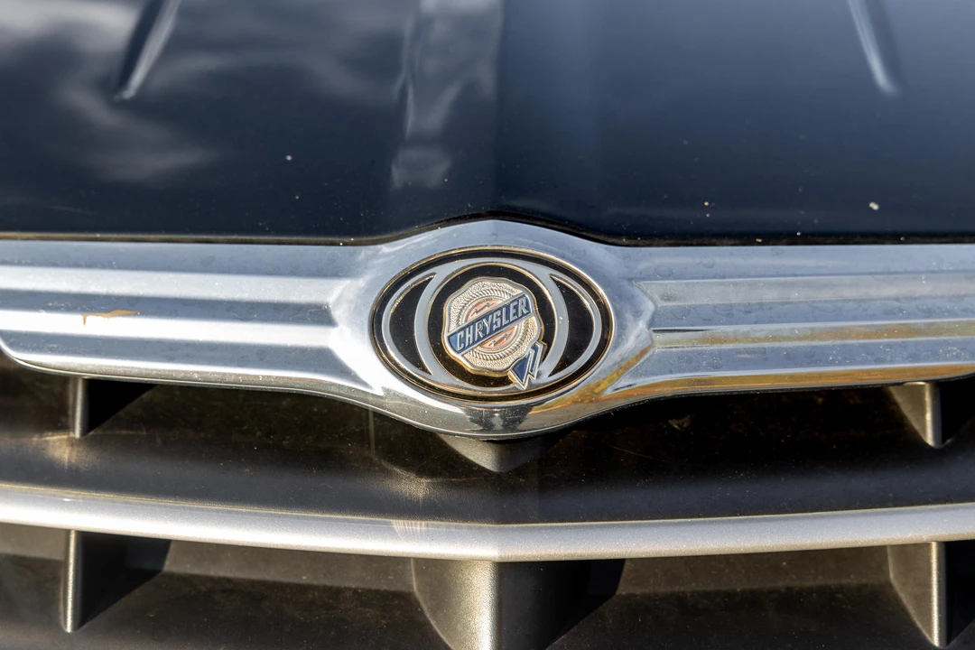 2005 Chrysler Crossfire - Image 12 of 31