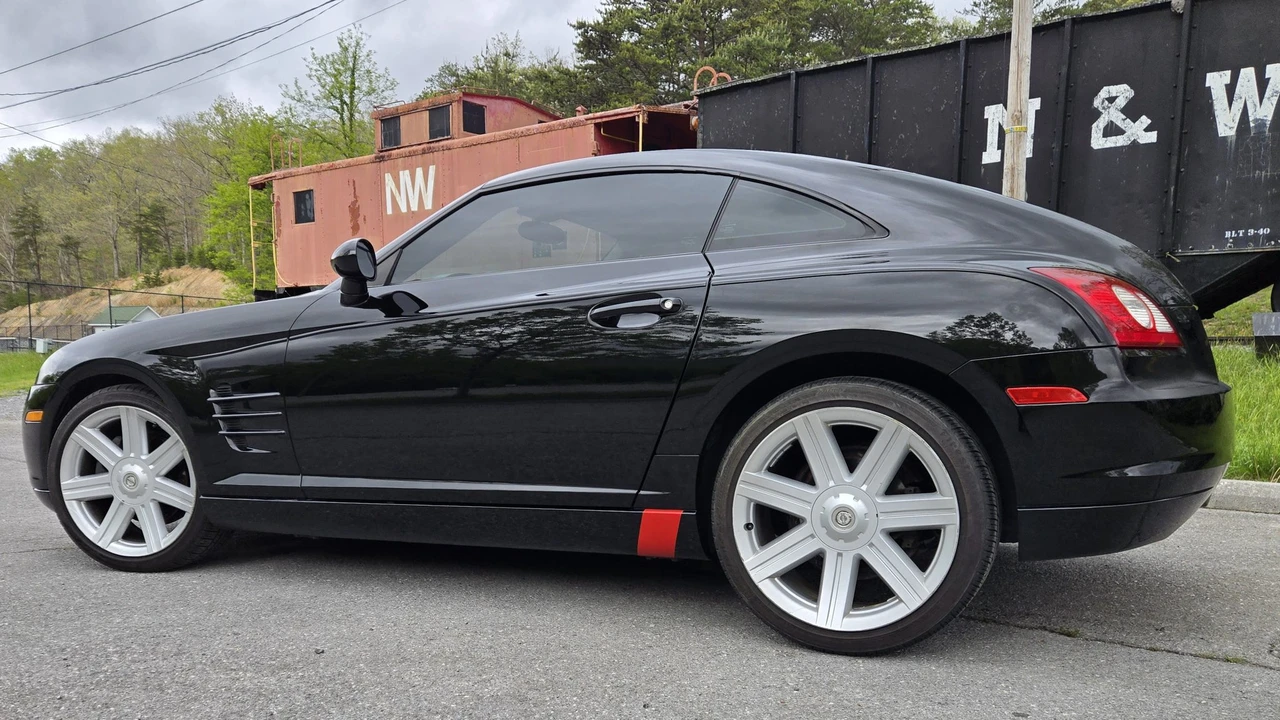 2005 Chrysler Crossfire - Image 9 of 31