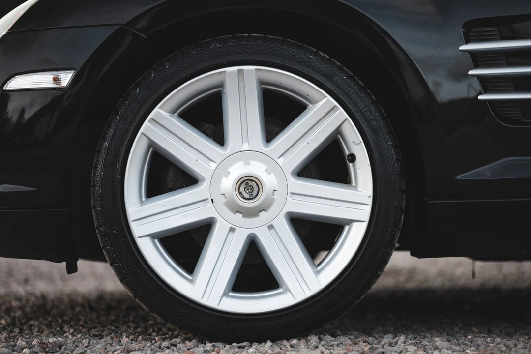 2005 Chrysler Crossfire - Image 24 of 30