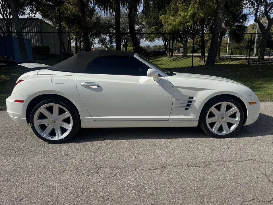2005 Chrysler Crossfire - Image 6 of 17