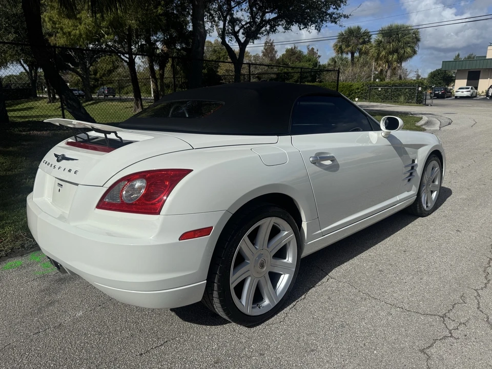 2005 Chrysler Crossfire - Image 7 of 17