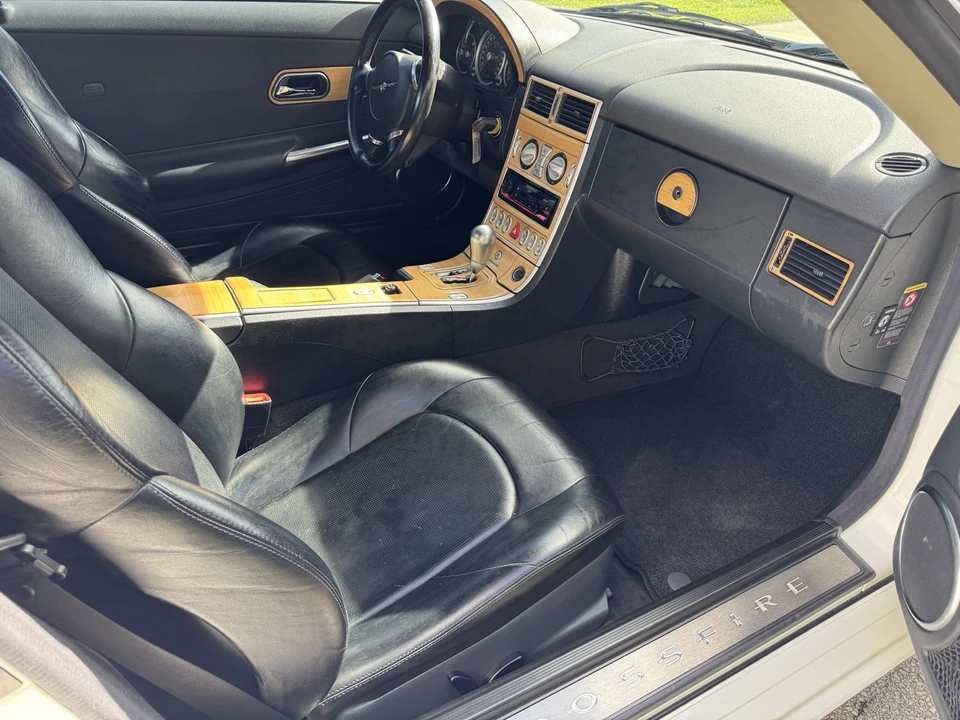 2005 Chrysler Crossfire - Image 13 of 17