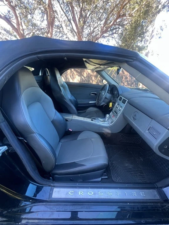 2005 Chrysler Crossfire - Image 13 of 17