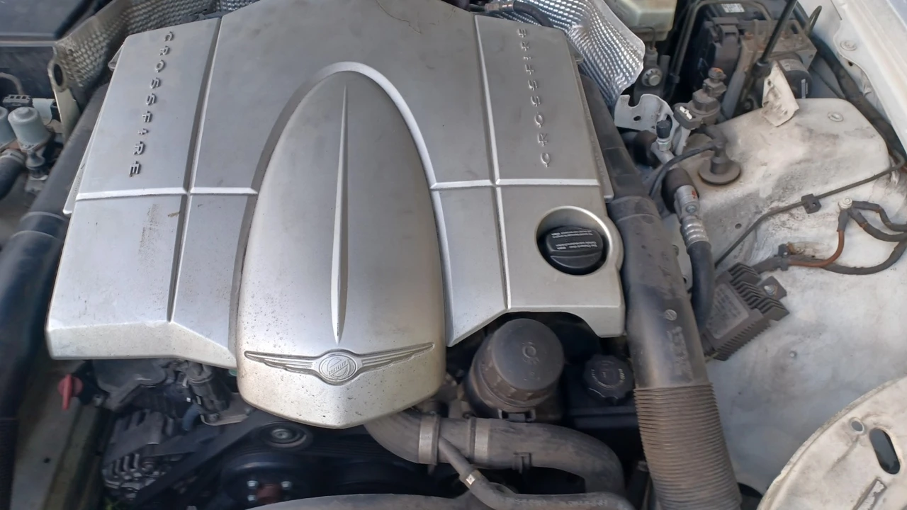 2005 Chrysler Crossfire - Image 14 of 17