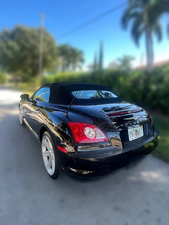 2005 Chrysler Crossfire - Image 5 of 17