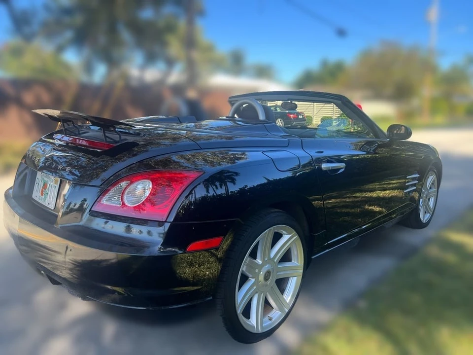 2005 Chrysler Crossfire - Image 10 of 17