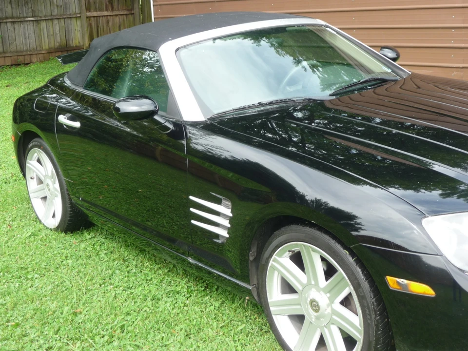 2005 Chrysler Crossfire - Image 10 of 22