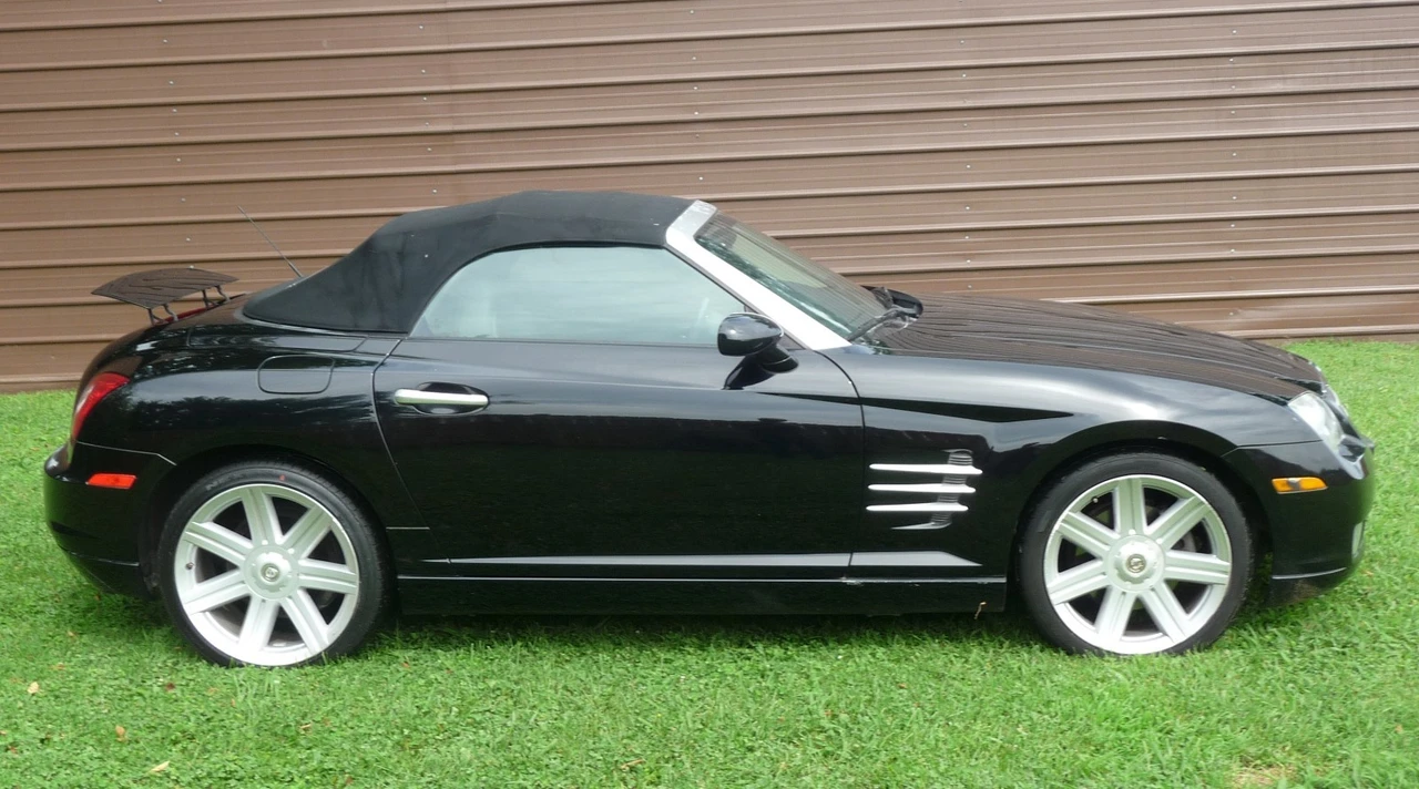 2005 Chrysler Crossfire - Image 9 of 22
