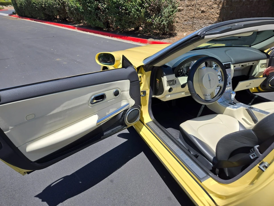 2005 Chrysler Crossfire - Image 17 of 20