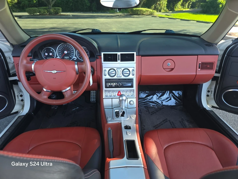 2005 Chrysler Crossfire - Image 18 of 31