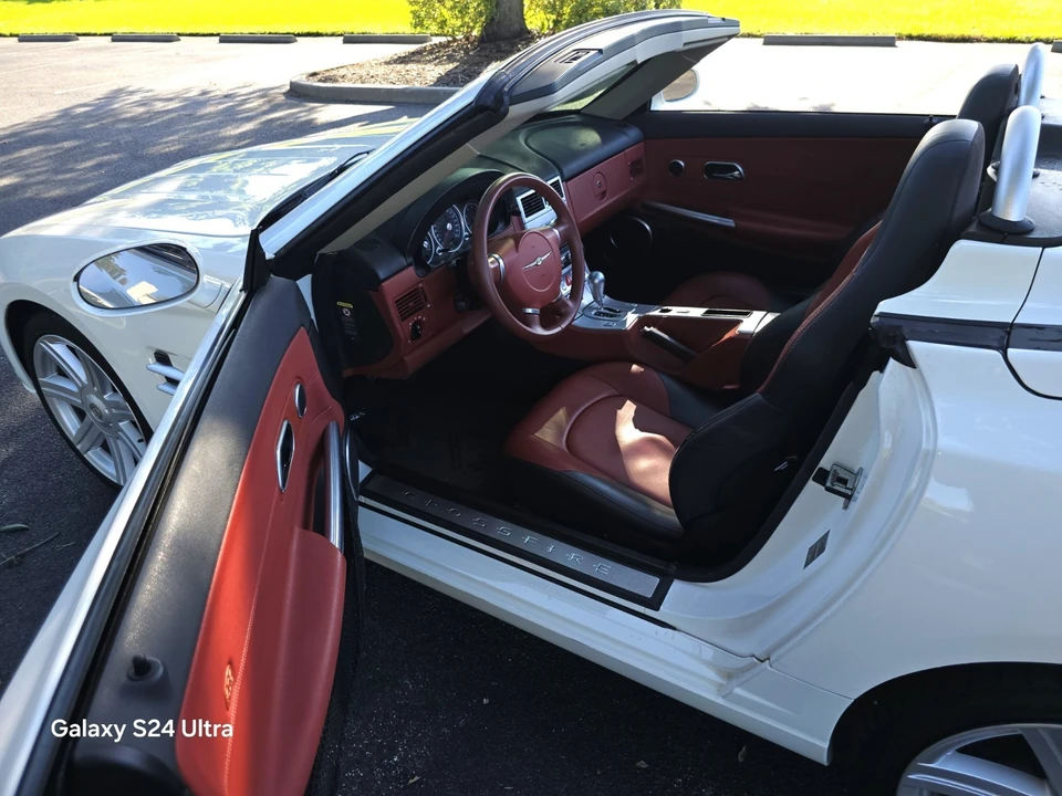 2005 Chrysler Crossfire - Image 11 of 31