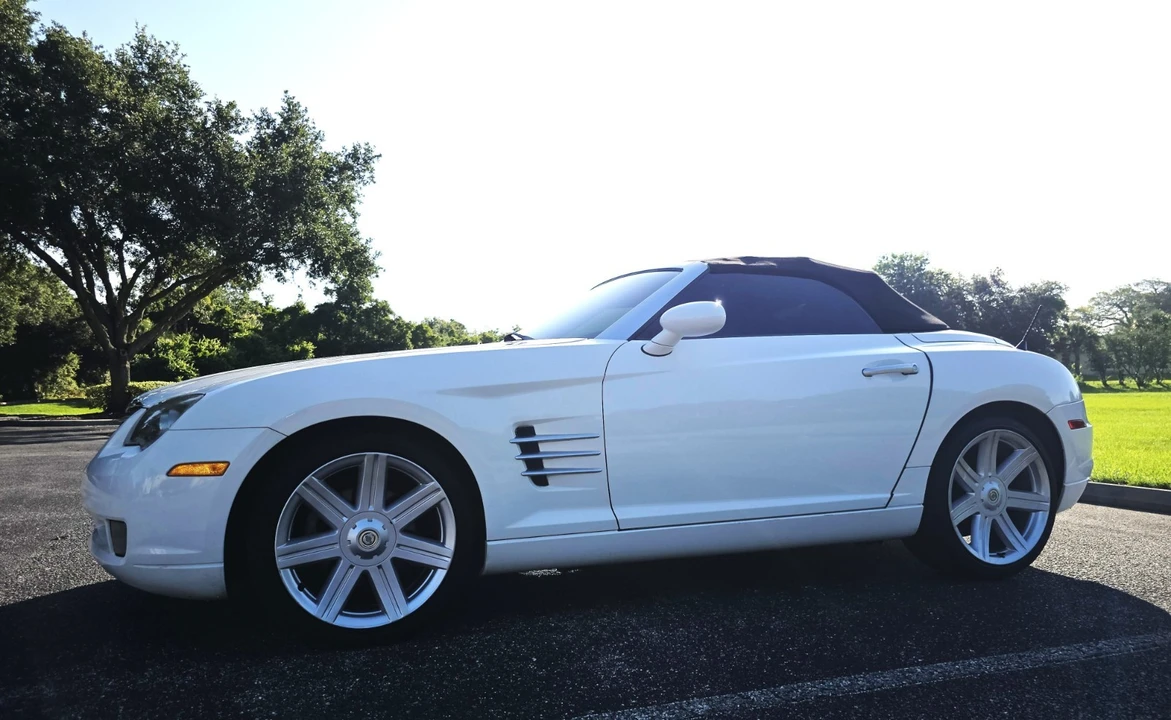 2005 Chrysler Crossfire - Image 2 of 31