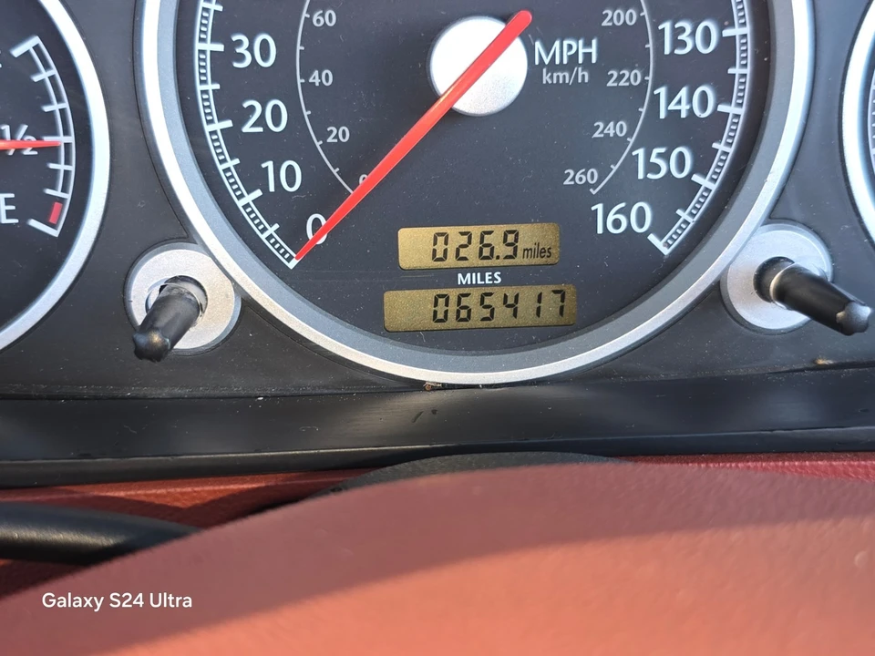 2005 Chrysler Crossfire - Image 29 of 31