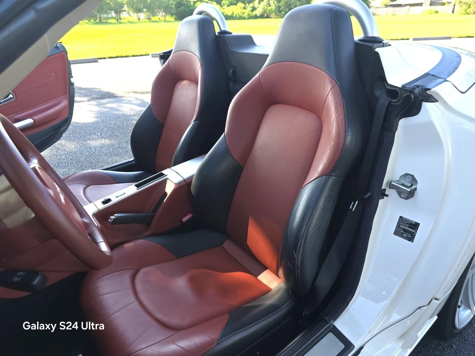 2005 Chrysler Crossfire - Image 16 of 31