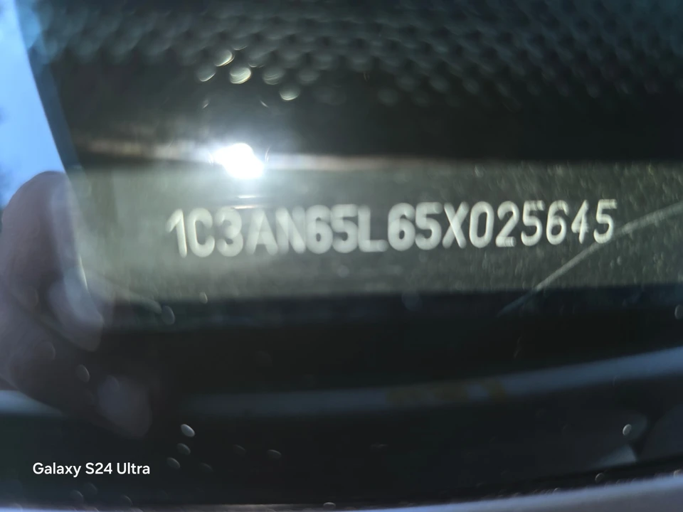 2005 Chrysler Crossfire - Image 28 of 31