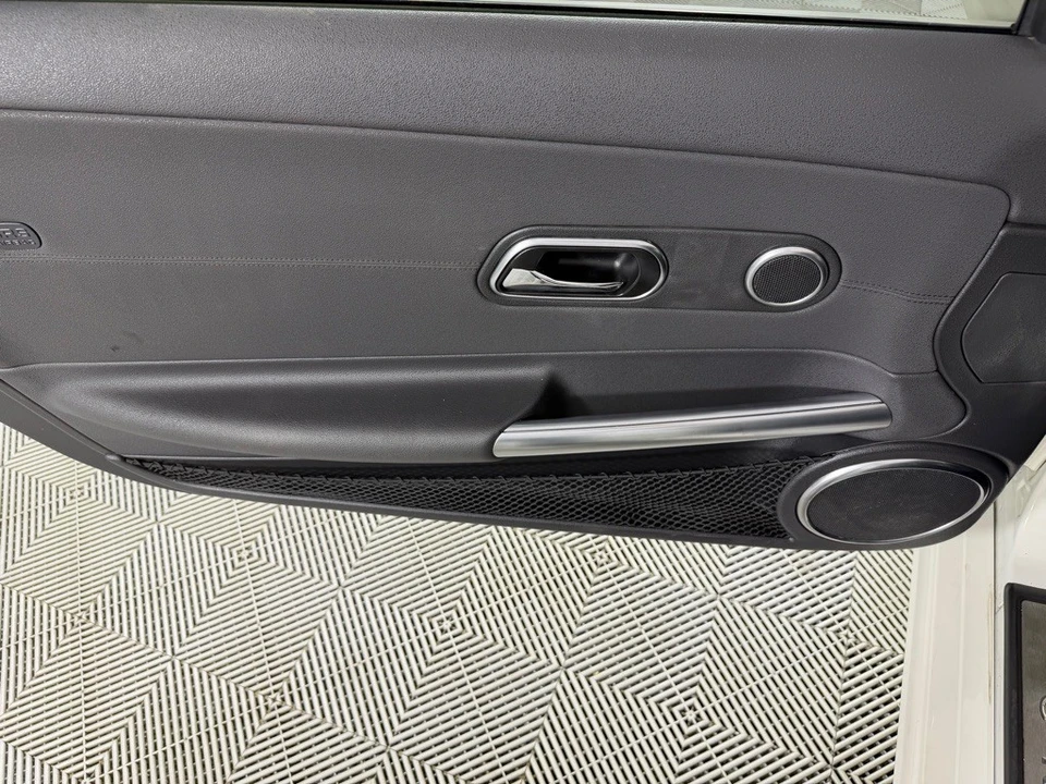 2005 Chrysler Crossfire - Image 10 of 17