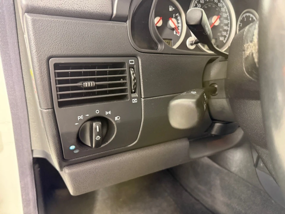 2005 Chrysler Crossfire - Image 11 of 17