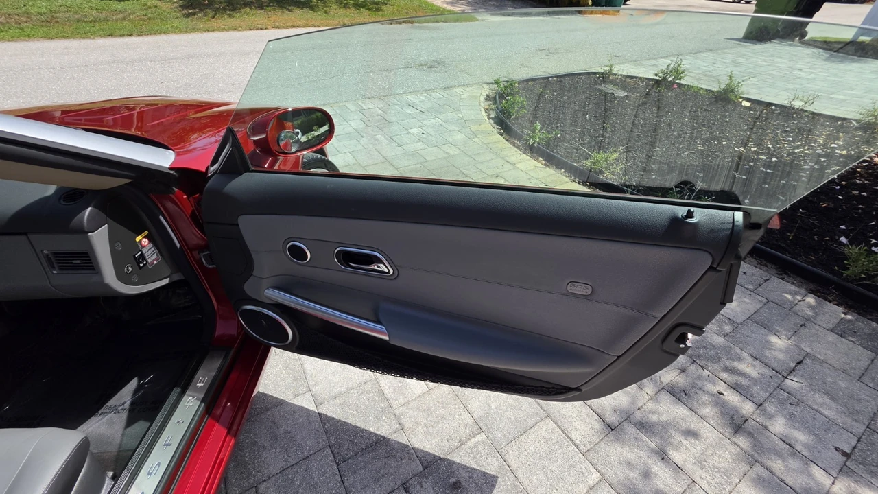 2005 Chrysler Crossfire - Image 17 of 24