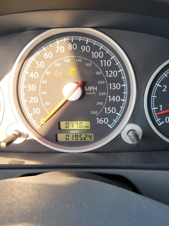 2005 Chrysler Crossfire - Image 11 of 20