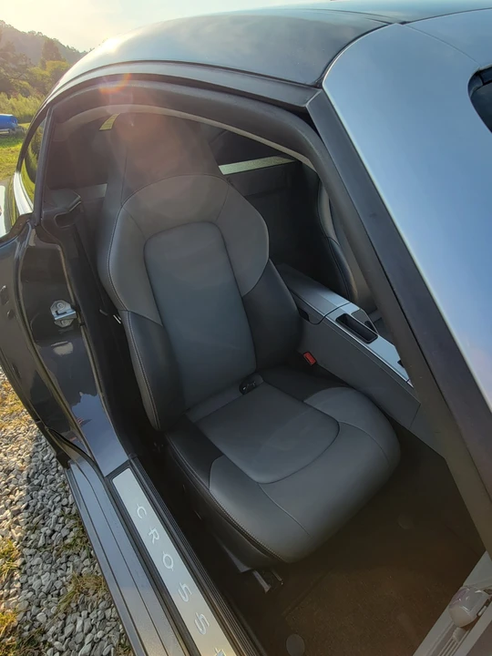 2005 Chrysler Crossfire - Image 9 of 19