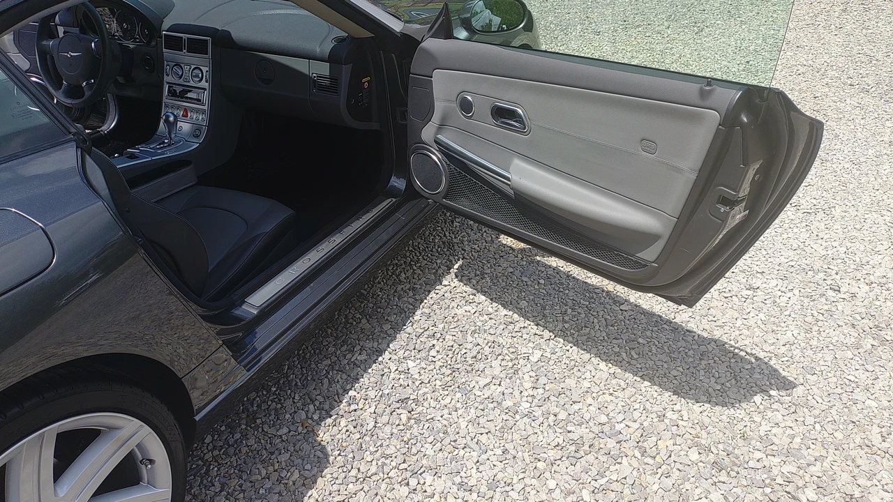 2005 Chrysler Crossfire - Image 10 of 10