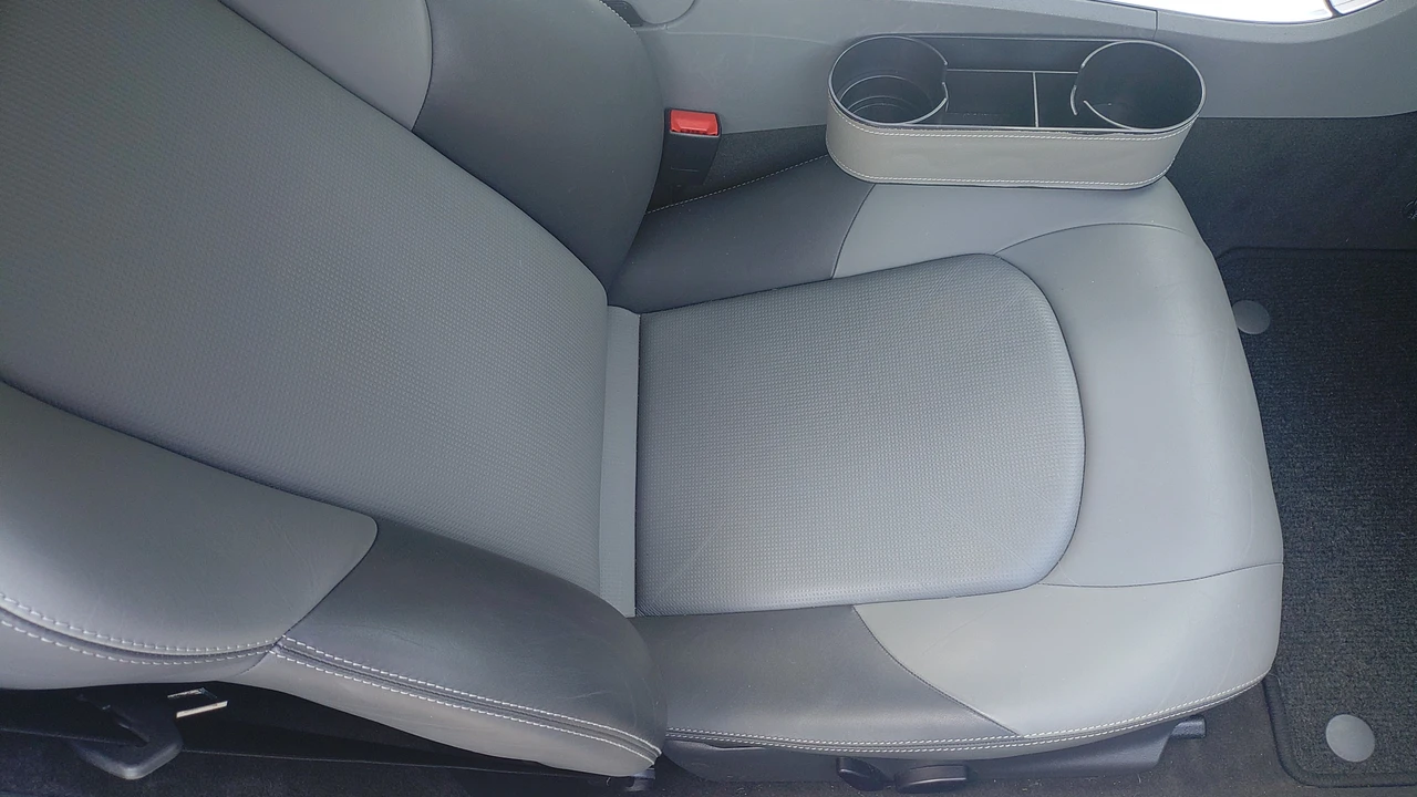 2005 Chrysler Crossfire - Image 8 of 10