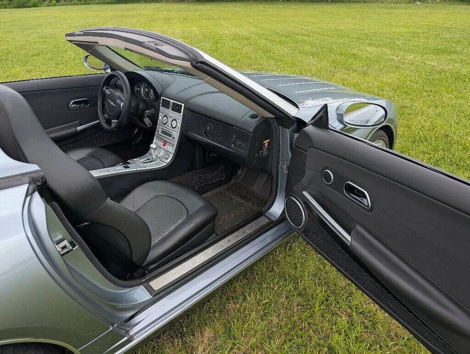 2005 Chrysler Crossfire - Image 23 of 31