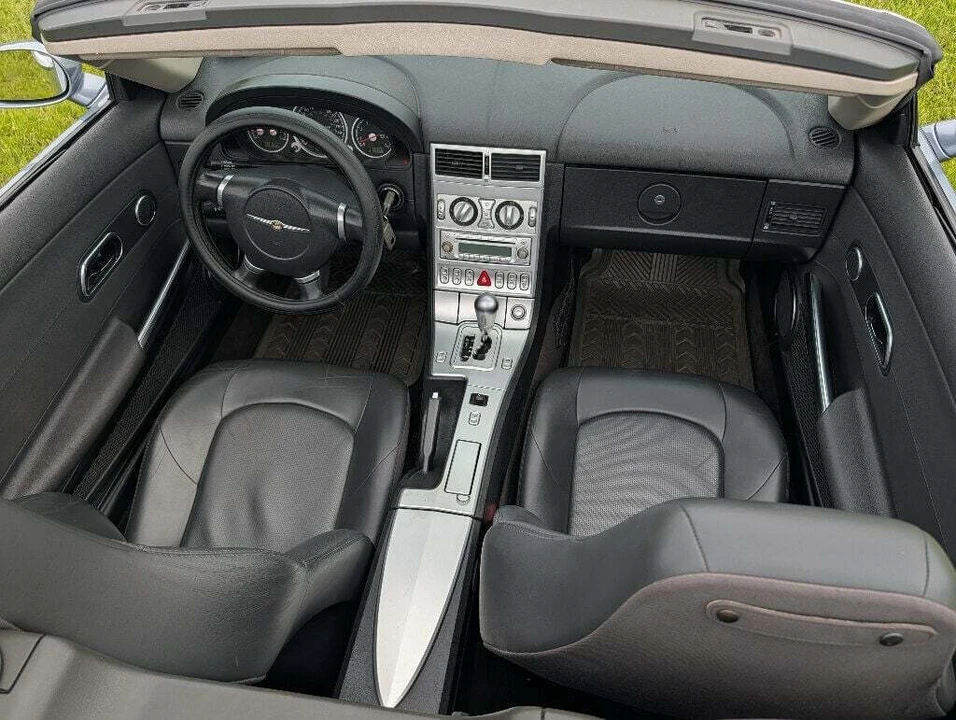 2005 Chrysler Crossfire - Image 18 of 31