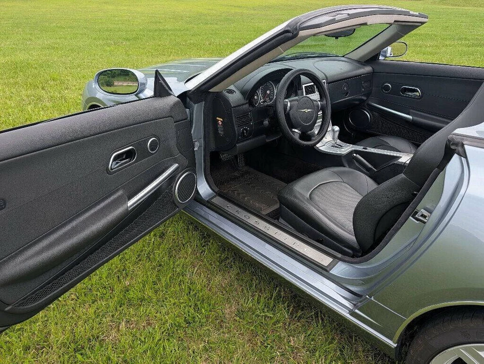 2005 Chrysler Crossfire - Image 22 of 31