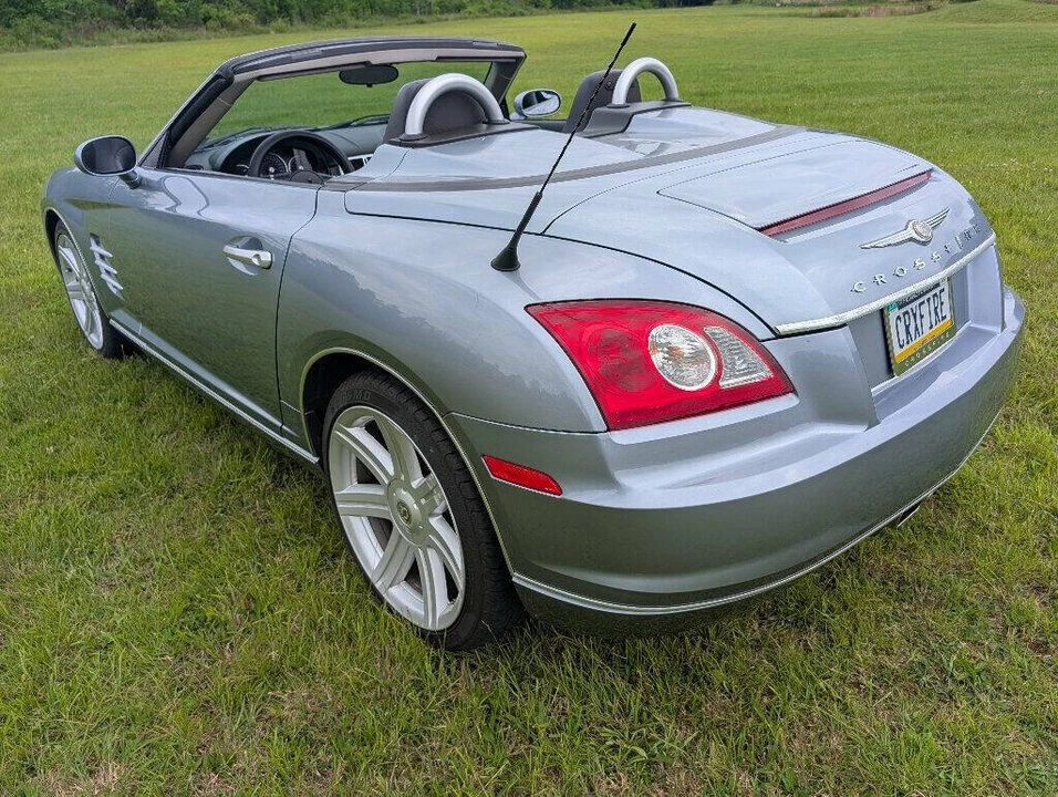 2005 Chrysler Crossfire - Image 8 of 31