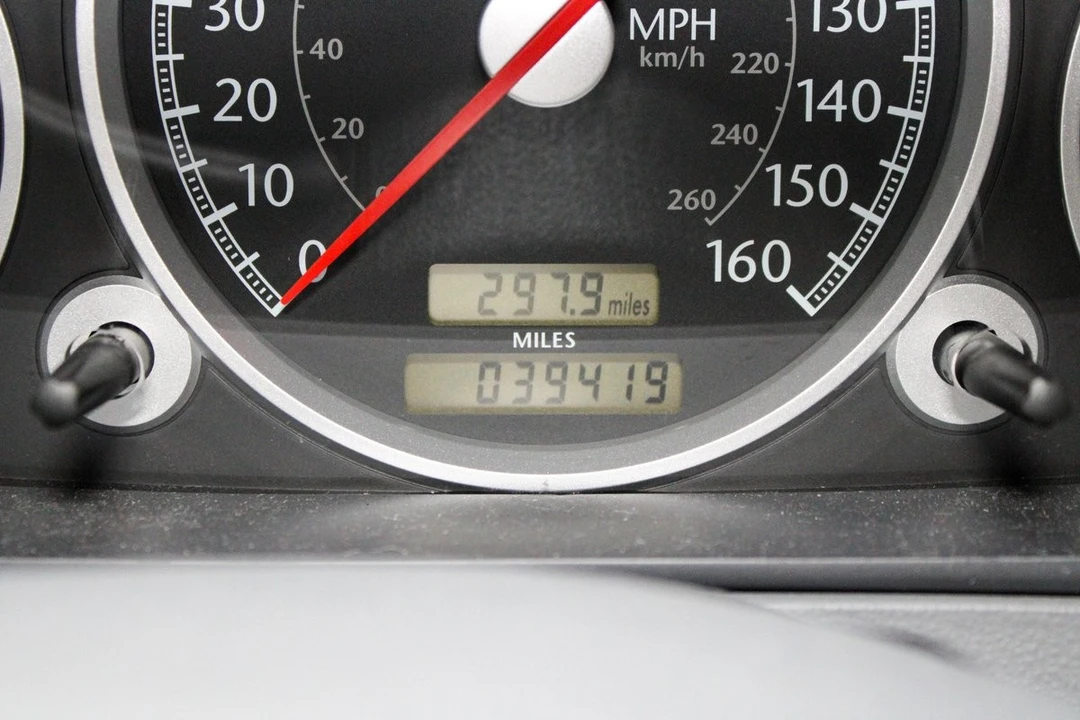 2005 Chrysler Crossfire - Image 11 of 12