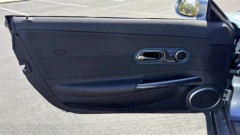 2005 Chrysler Crossfire - Image 17 of 26