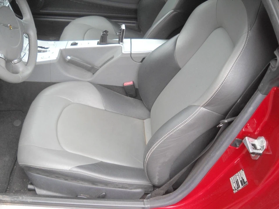 2005 Chrysler Crossfire - Image 18 of 30