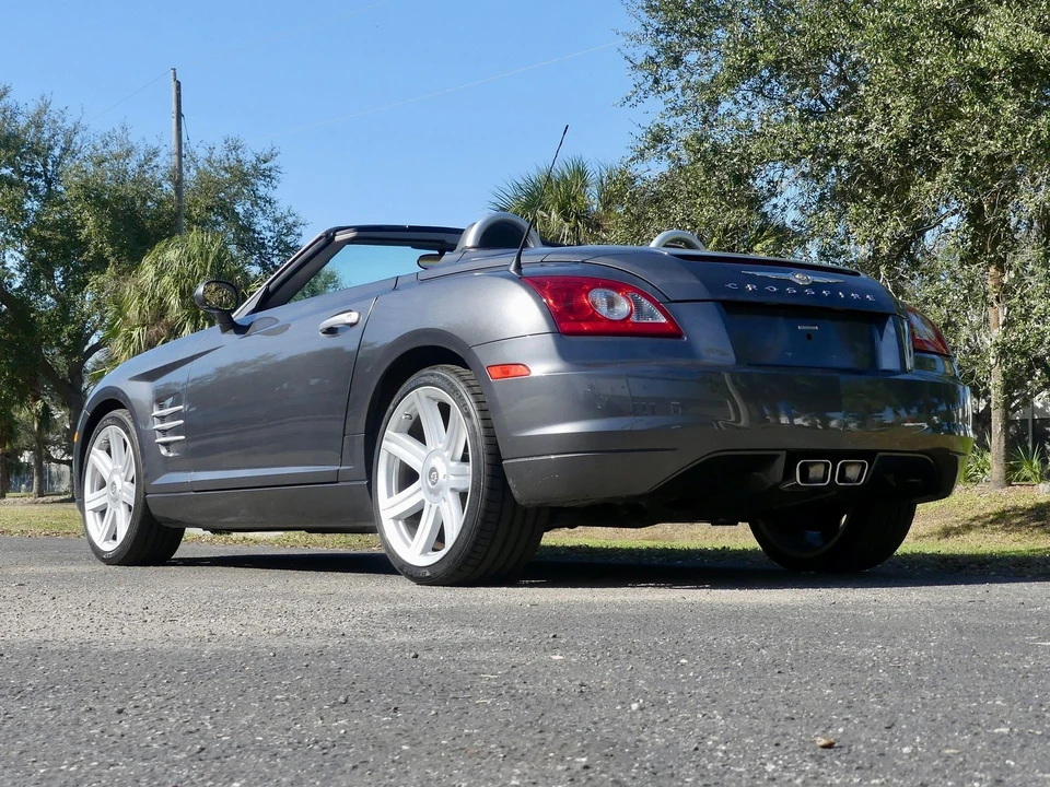 2005 Chrysler Crossfire - Image 22 of 24