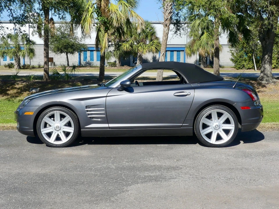 2005 Chrysler Crossfire - Image 16 of 24