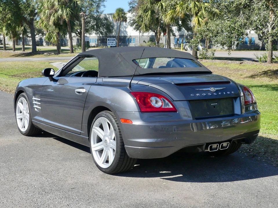 2005 Chrysler Crossfire - Image 20 of 24