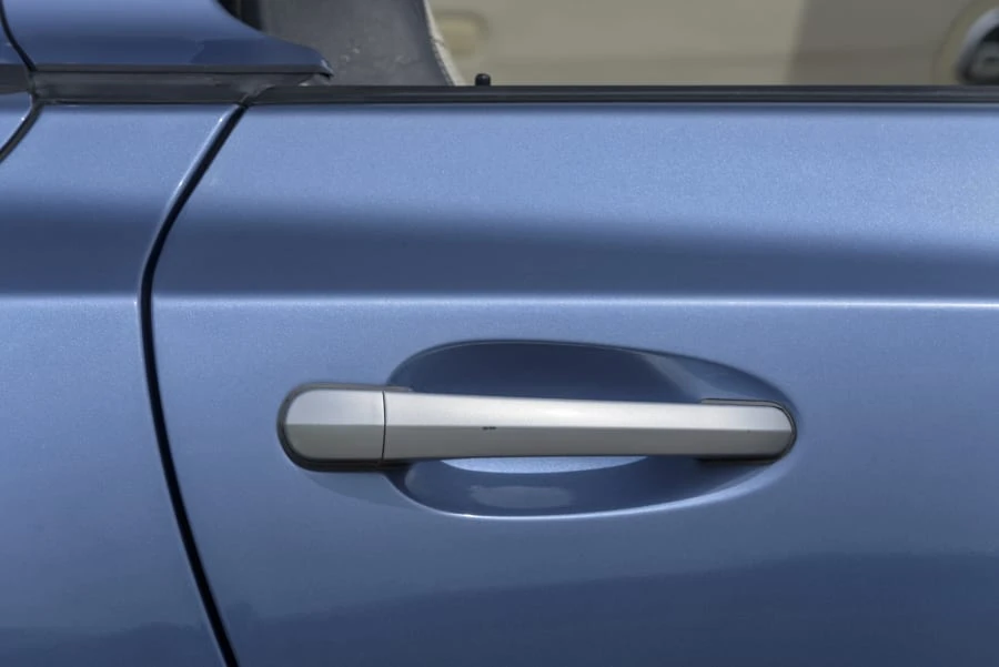 2005 Chrysler Crossfire - Image 17 of 31