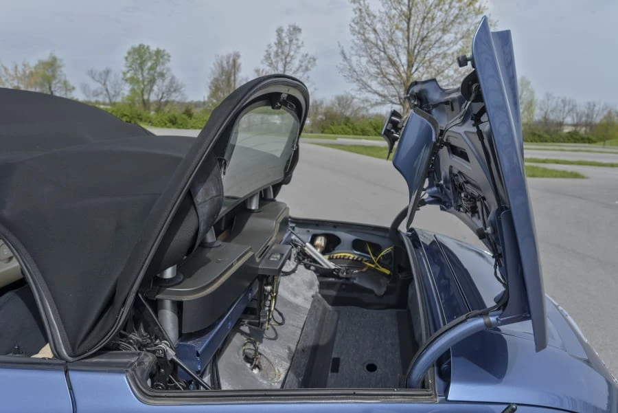 2005 Chrysler Crossfire - Image 7 of 31