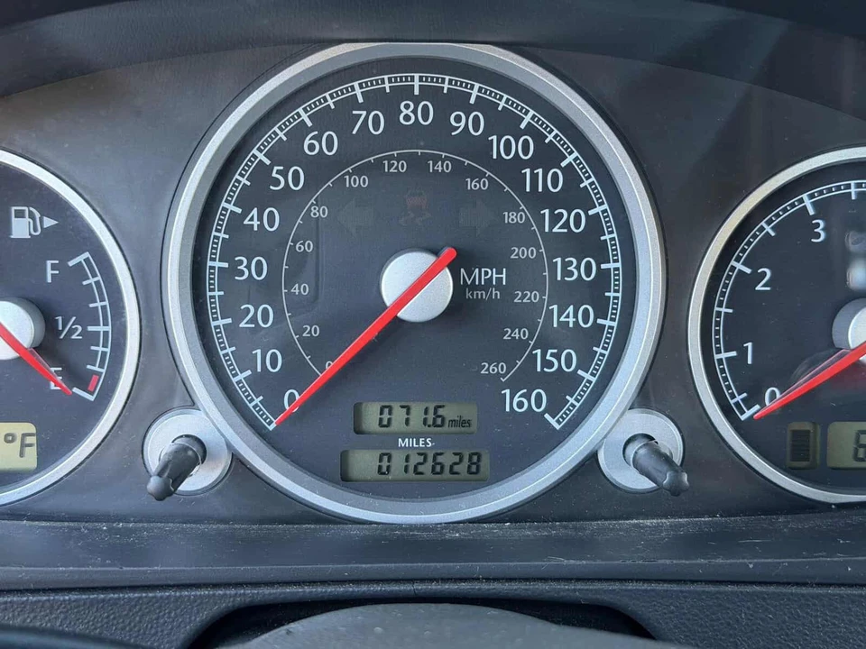 2005 Chrysler Crossfire - Image 11 of 17