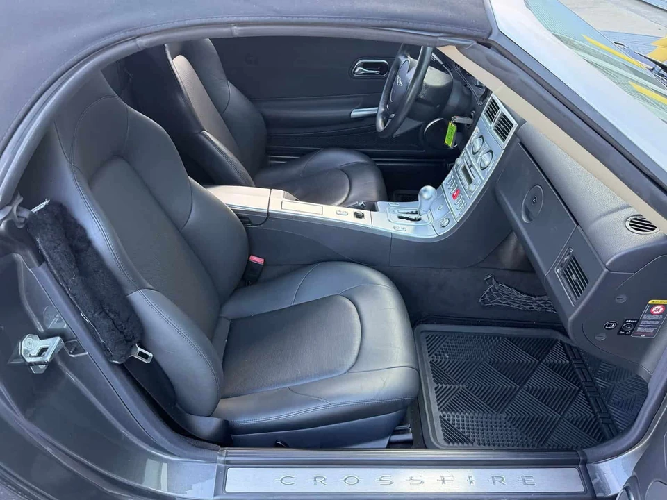 2005 Chrysler Crossfire - Image 13 of 17