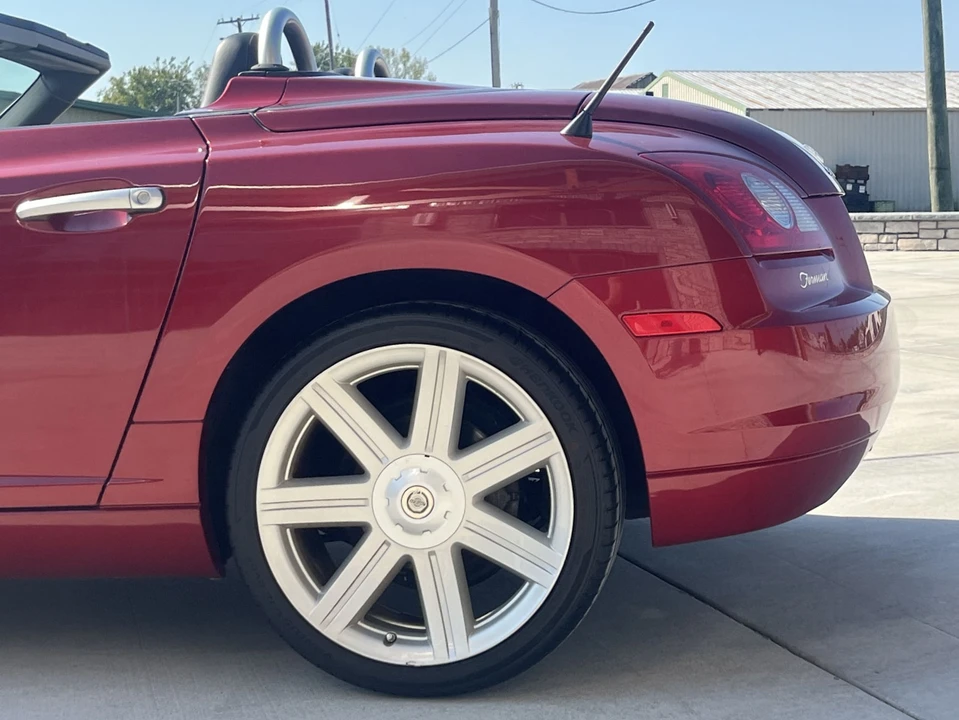 2005 Chrysler Crossfire - Image 24 of 31