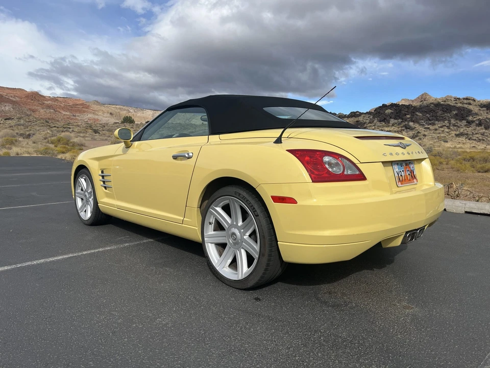2005 Chrysler Crossfire - Image 19 of 31