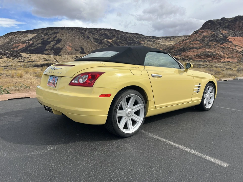 2005 Chrysler Crossfire - Image 24 of 31