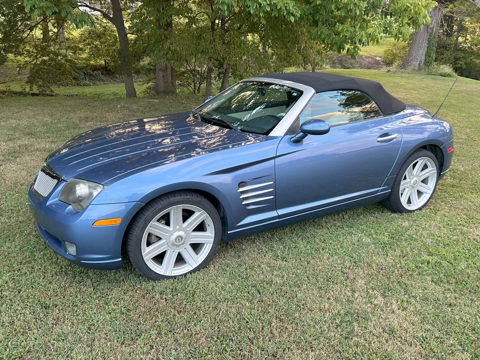 2005 Chrysler Crossfire - Image 2 of 31