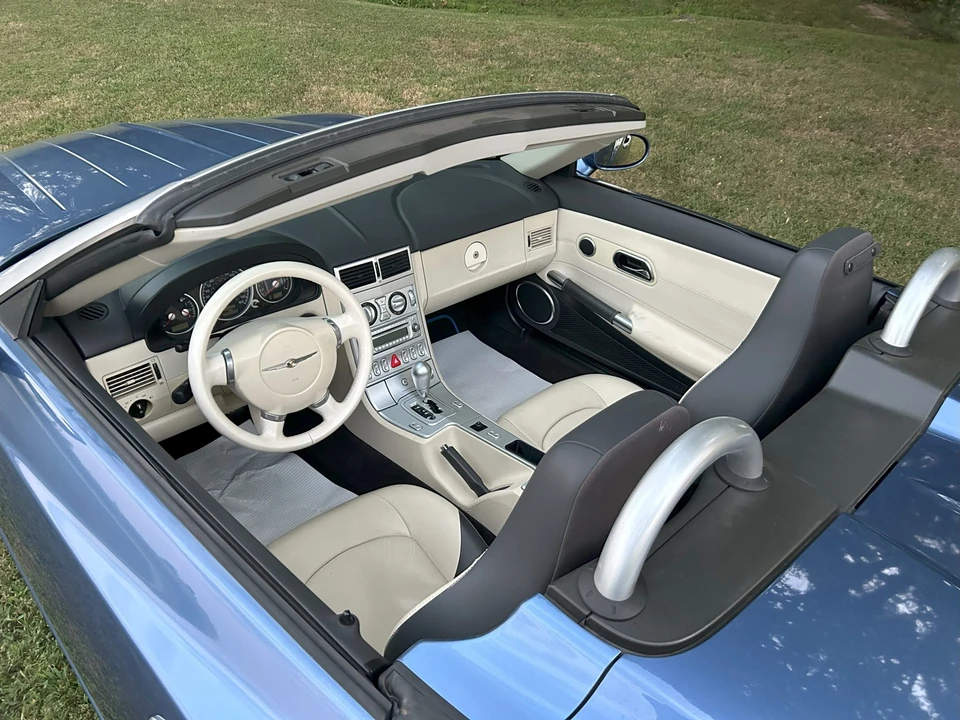2005 Chrysler Crossfire - Image 26 of 31